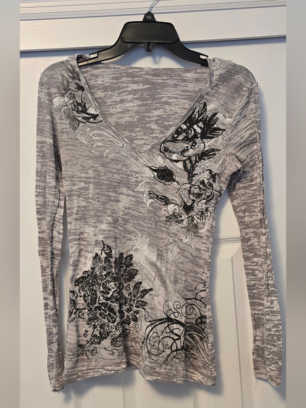 Women’s Long Sleeve V-Neck Floral Print Top - Gray